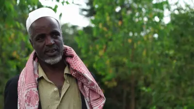 Etiopian coffee farmer